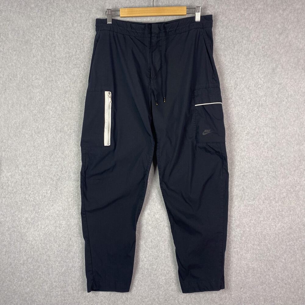 Nike Sportswear Mens 34 Essential Style Woven Utility Pants in Black